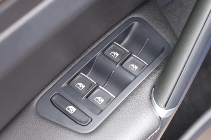 Volkswagen Golf 2,0 TSI 228kW 4M DSG Virtual R