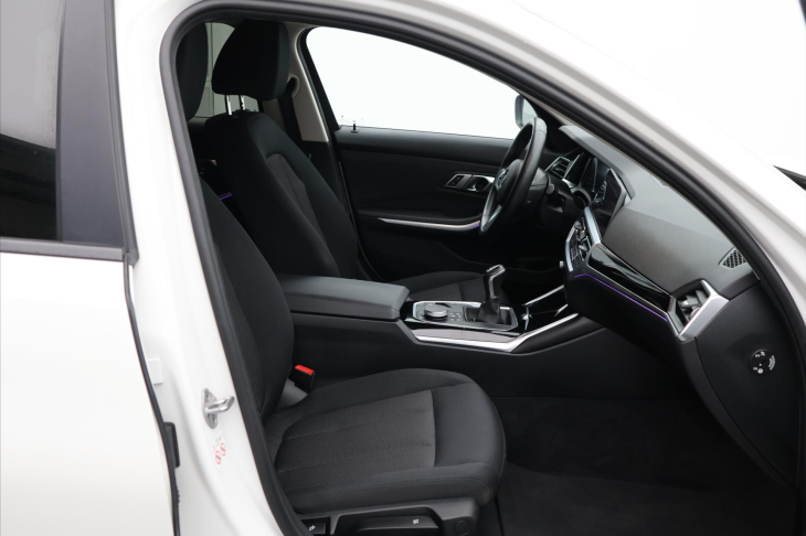 BMW Řada 3 2,0 320d 140kW CZ DPH Touring
