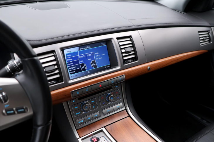 Jaguar XF 3,0 D 155kW Luxury