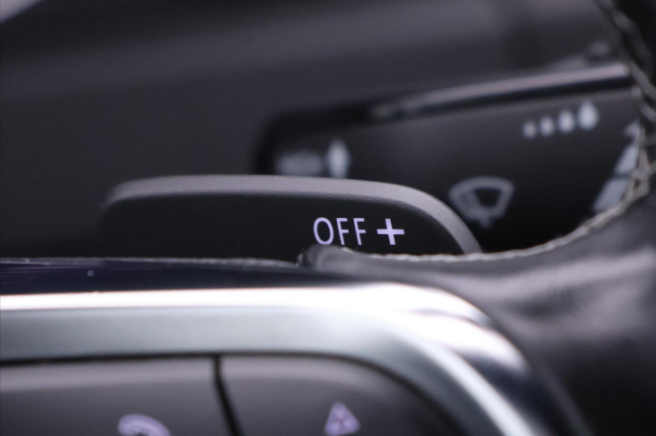 Volkswagen Golf 2,0 TDI 135kW DSG Serv.kniha