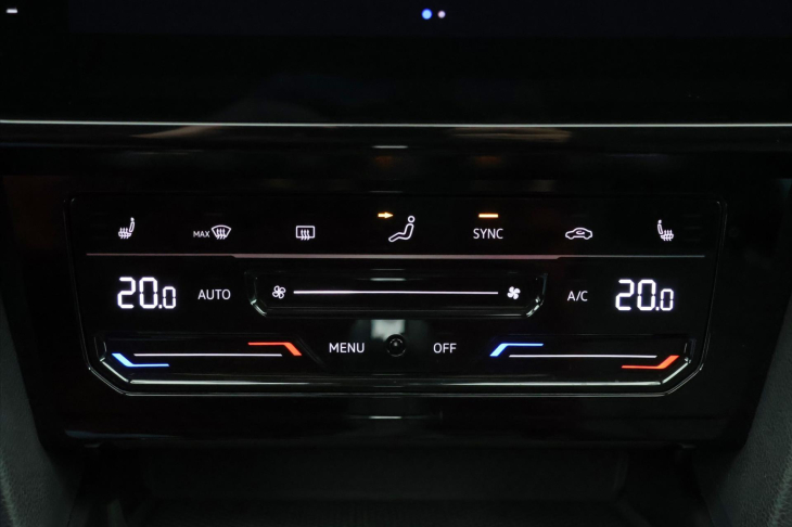 Volkswagen Passat 2,0 TDI DSG IQ Light 1.Maj DPH