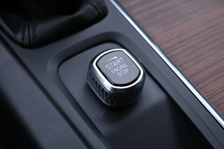 Volvo V60 2,0 D4 Drive-E Aut. AWD CZ DPH