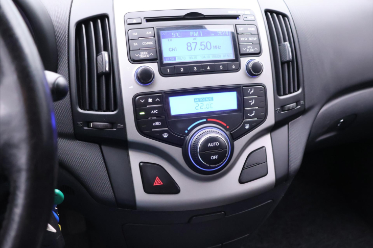 Hyundai i30 1,6 i 92kW CZ Klima STK 10/27