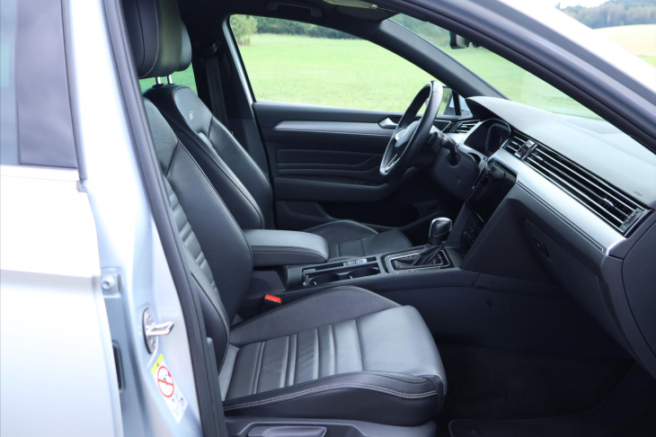 Volkswagen Passat 2,0 TDI DSG R-LINE Matrix