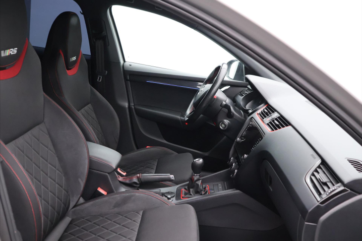 Škoda Octavia 2,0 TDI 135kW LED Navigace RS