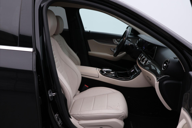Mercedes-Benz Třídy E 2,0 300d 180kW DPH 360° Aut.