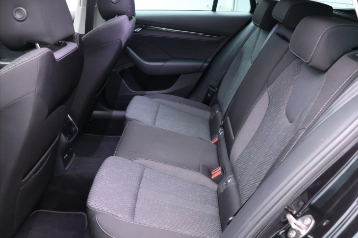 Škoda Octavia 2,0 TDI DSG Navi LED ACC DPH