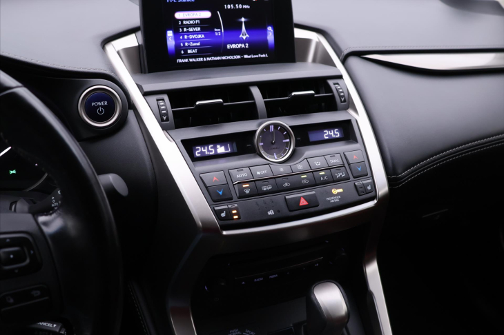 Lexus NX 300h 2,5 145kW Aut. 4WD Luxury DPH