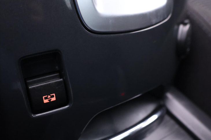 Peugeot 5008 1,6 i 88kW Panorama Aut.klima