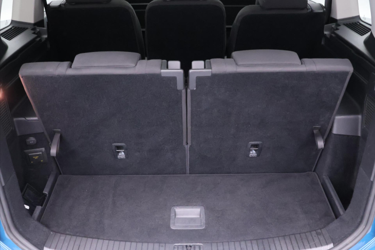 Volkswagen Touran 2,0 TDI DSG CZ Highline 7-Míst