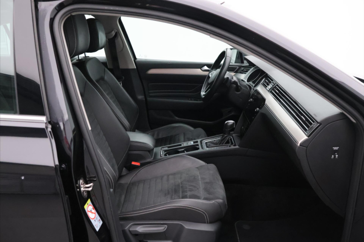 Volkswagen Passat 2,0 TDI Elegance Aut.Klima CZ