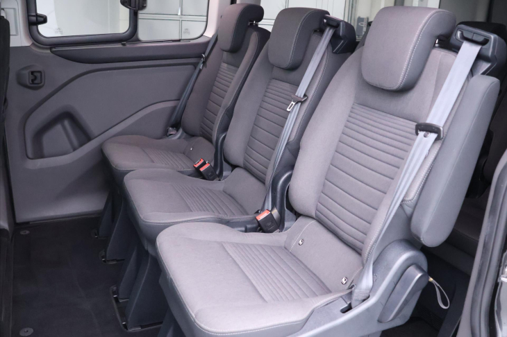 Ford Tourneo Custom 2,0 TDCi Aut. CZ 8-Míst L2 DPH