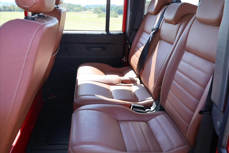 Land Rover Defender 2,4 TD4 4x4 Klima 7-Míst