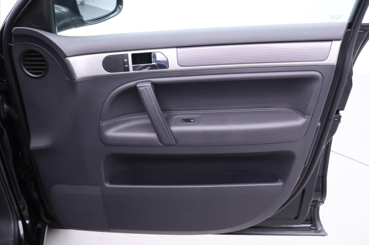 Volkswagen Touareg 3,0 TDi 176kW CZ 4M Serv.kniha