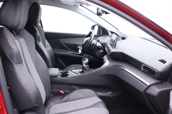 Peugeot 3008 1,2 PureTech 96KW CZ ALLURE