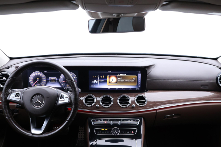 Mercedes-Benz Třídy E 2,0 4MATIC 135kW AT CZ