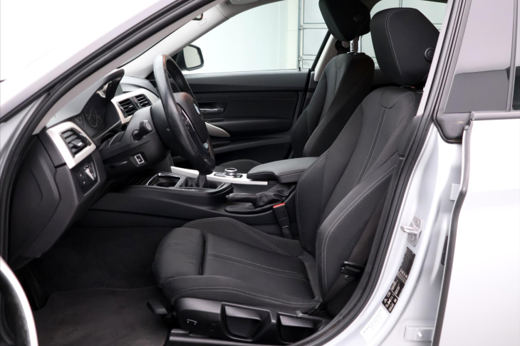 BMW Řada 3 2,0 320d 140kW xDrive CZ Sport-line