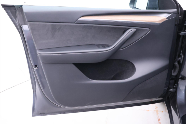 Tesla Model Y Long Range AWD 79kWh DPH