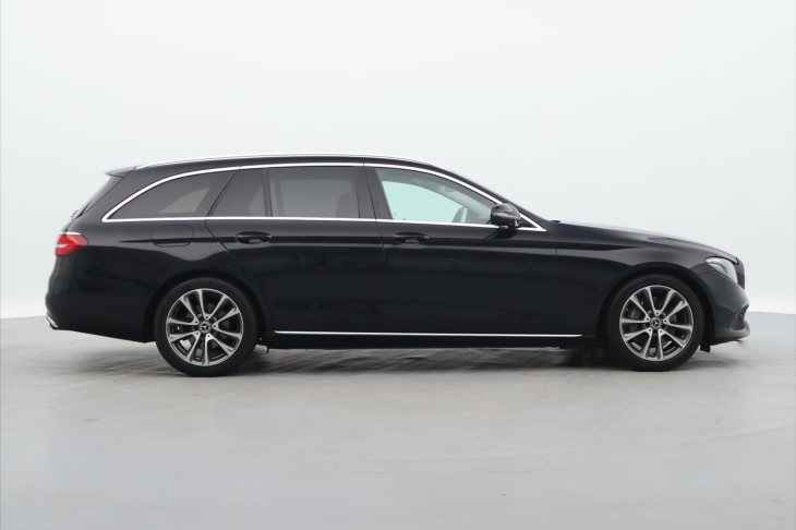 Mercedes-Benz Třídy E 2,0 300d 180kW DPH 360° Aut.