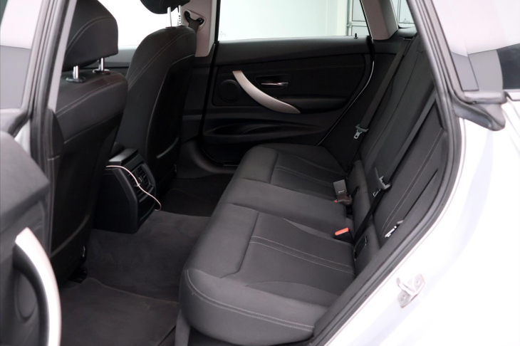 BMW Řada 3 2,0 320d 140kW xDrive CZ Sport-line