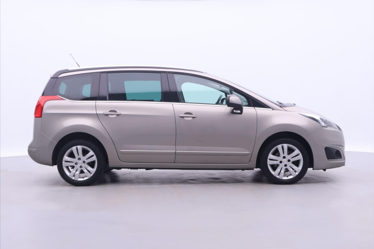 Peugeot 5008 1,6 HDI 120k CZ Allure 7-Míst