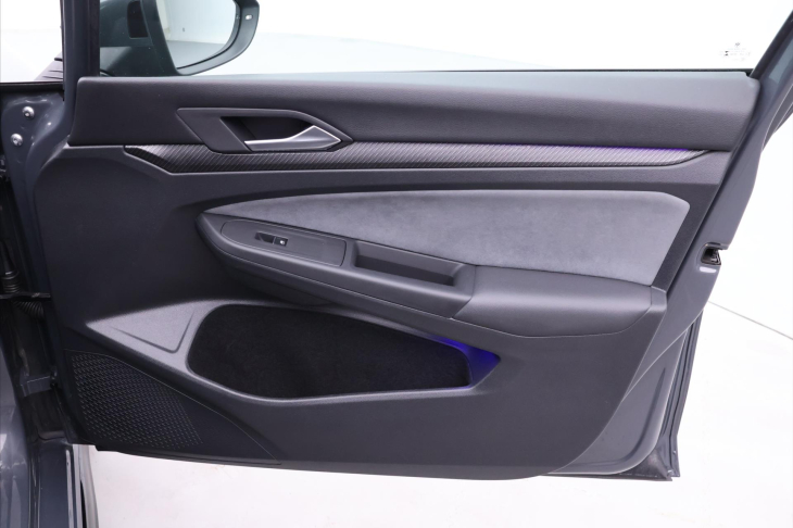 Volkswagen Golf 2,0 TDI R-line DSG Virtual DPH