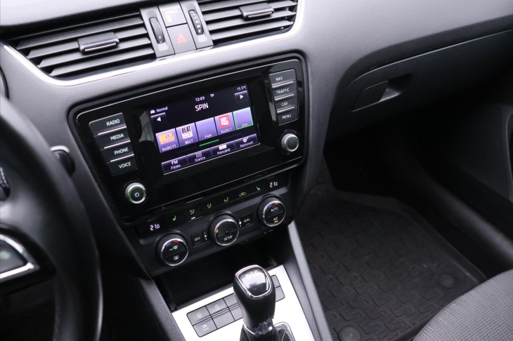 Škoda Octavia 1,8 TSI 132kW DSG Elegance CZ