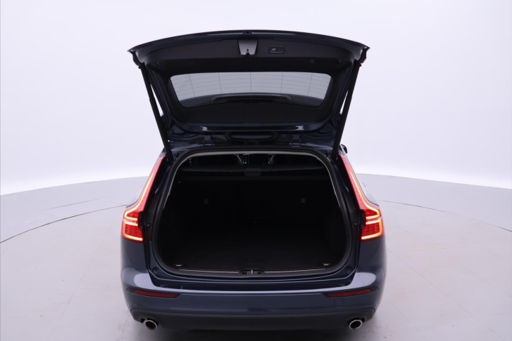 Volvo V60 2,0 D4 Aut. Momentum 1.Maj.