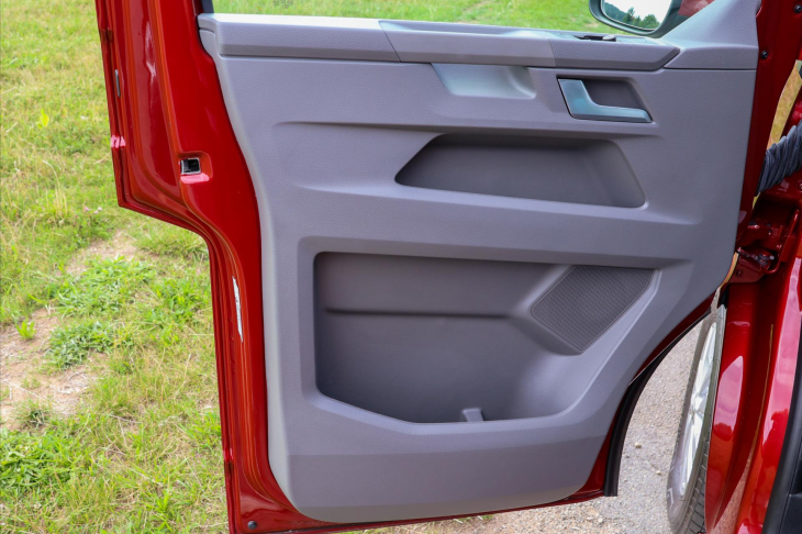 Volkswagen Transporter 2,0 TDI DSG DR 8-Míst Bulli