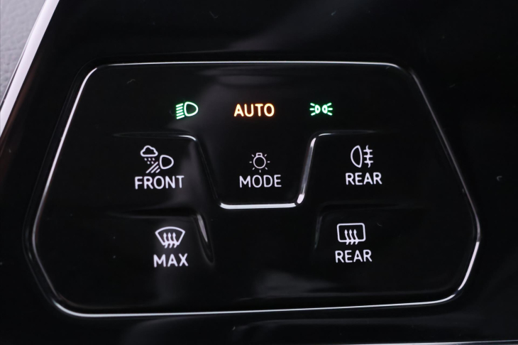 Volkswagen Golf 2,0 TDI DSG R-line Virtual DPH