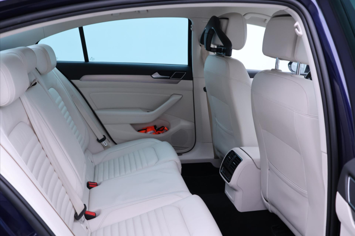 Volkswagen Passat 2,0 TDI 110kW Highline DPH