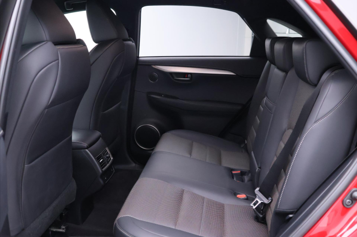 Lexus NX 300h 2,5 4WD 114kW