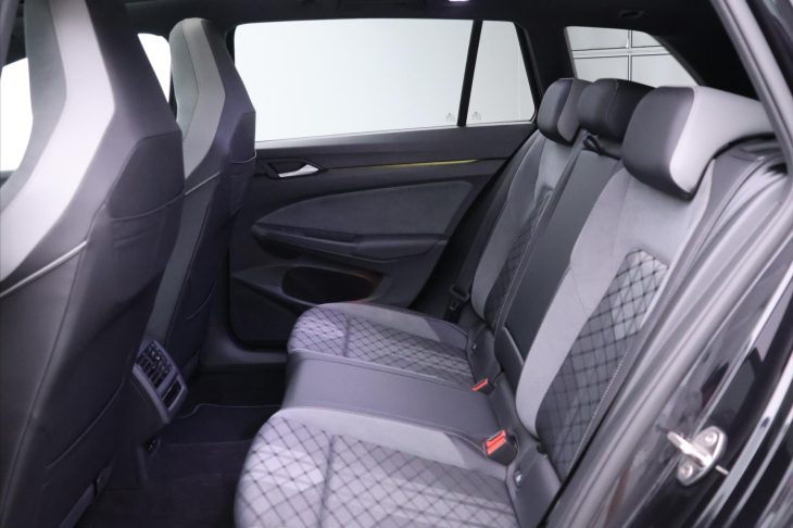 Volkswagen Golf 2,0 TDI DSG R-line Virtual DPH