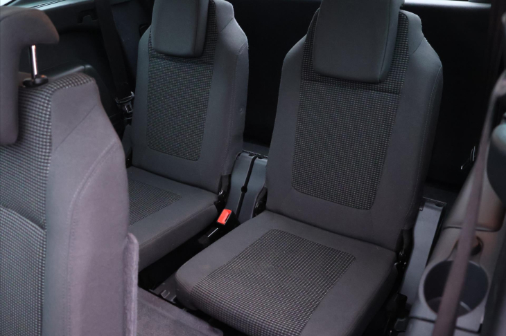 Peugeot 5008 1,6 HDI 120k CZ Allure 7-Míst