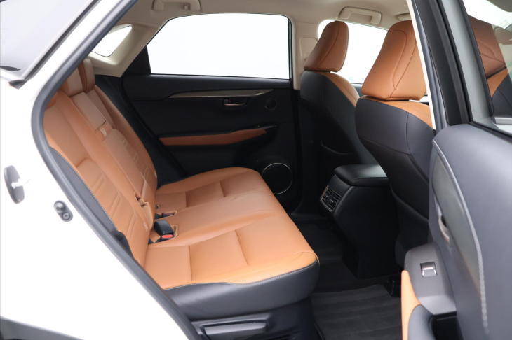 Lexus NX 300h 2,5 145 kW 4WD Prestige