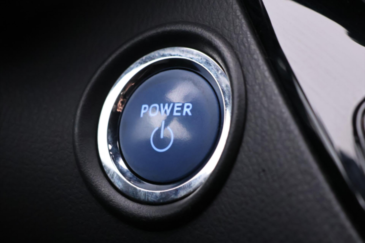 Toyota C-HR 2,0 E-CVT 112kW Executive