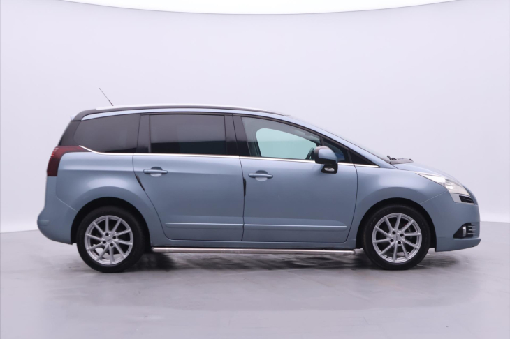 Peugeot 5008 2,0 HDI 110kW CZ Panorama