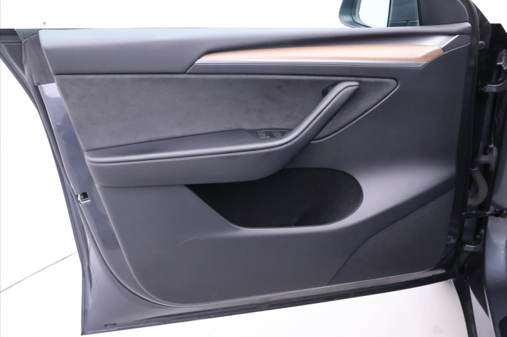 Tesla Model Y Long Range AWD 75kWh DPH