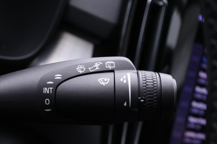 Volvo XC40 2,0 B4 145kW DCT Plus Dark CZ