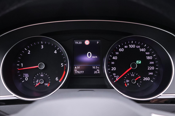 Volkswagen Passat 2,0 TDI 140kW DSG Elegance DPH