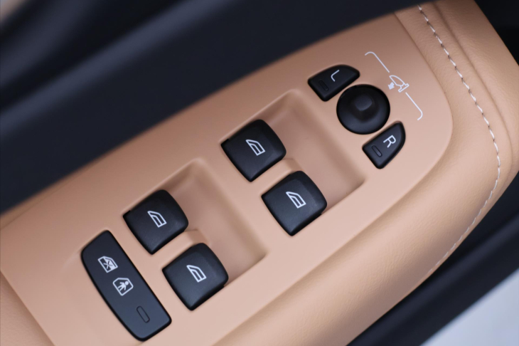 Volvo XC60 2,0 B5 AWD 184kw Ultra Dark