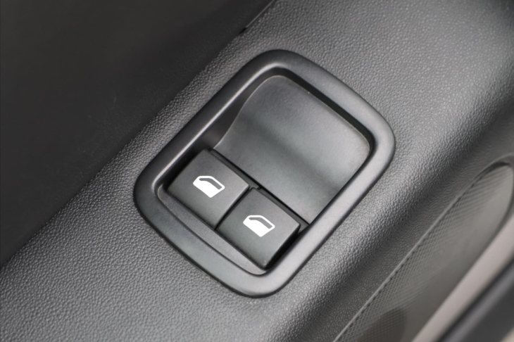 Citroën C3 1,2 PT 60kW CZ Shine Serv.Knih