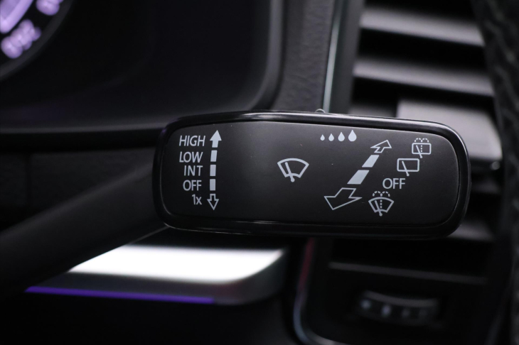 Škoda Karoq 1,0 TSI Soleil LED 1.Majitel