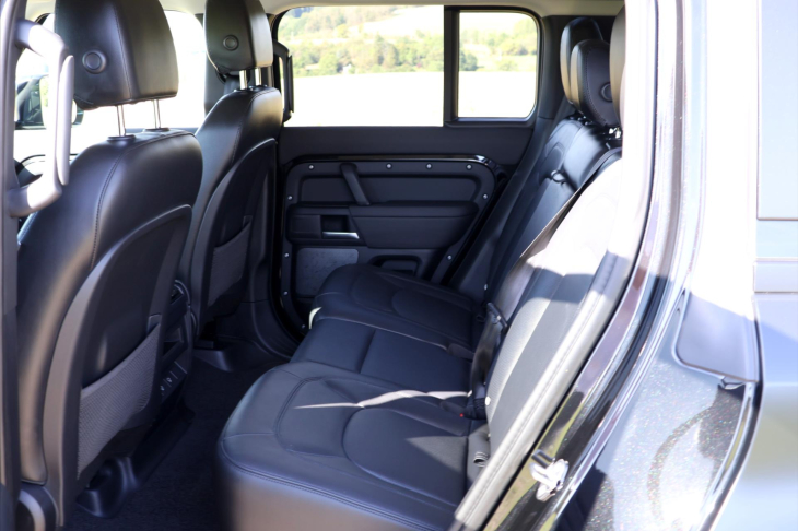 Land Rover Defender 3,0 D200 110 S 147kW CZ DPH Záruka