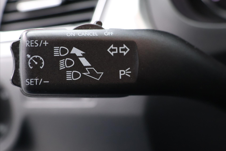 Škoda Rapid 1,6 TDI 77kW Style Xenon Navi