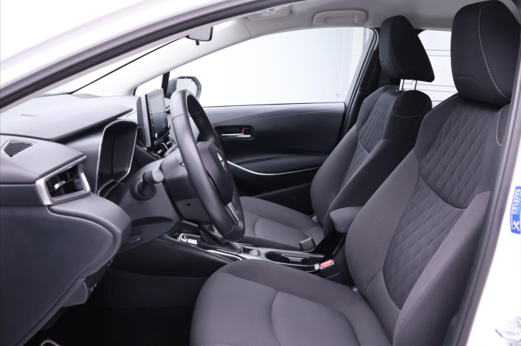 Toyota Corolla 1,8 HB Active Aut. DPH CZ 1.Maj.