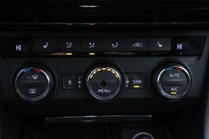 Škoda Superb 2,0 TSI 206kW 4x4 DSG L&K 1Maj