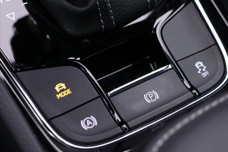 Škoda Karoq 2,0 TDI 4x4 DSG Sportline CZ