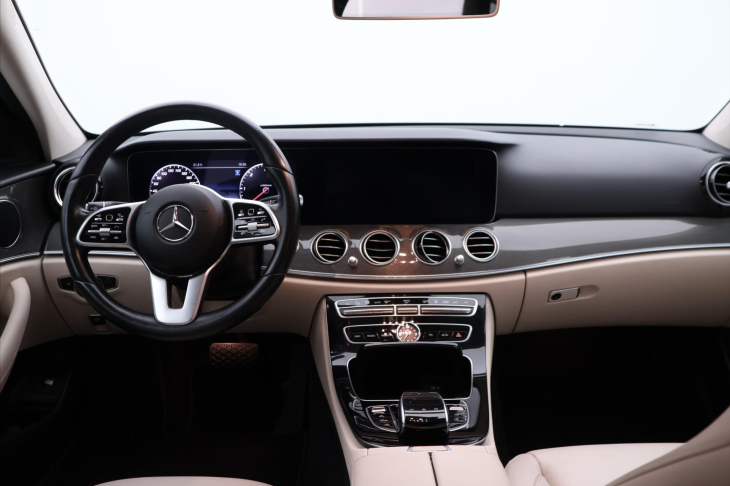 Mercedes-Benz Třídy E 2,0 300d 180kW DPH 360° Aut.