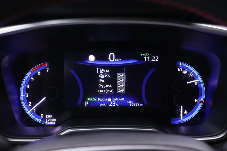 Toyota Corolla 1,8 Hybrid e-CVT 1.Maj DPH GR